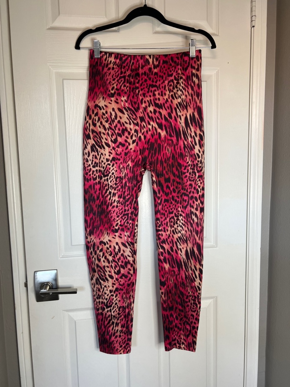 YITTY Hot Pink Leopard-Print women’s Leggings